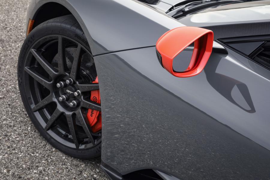 Детали экстерьера Ford GT Carbon Series 2018 года  (фото 3 из 11)